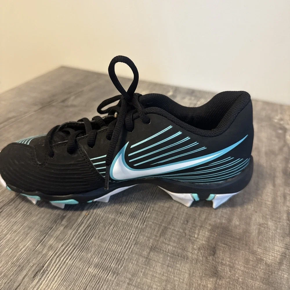 Nike comfort black young